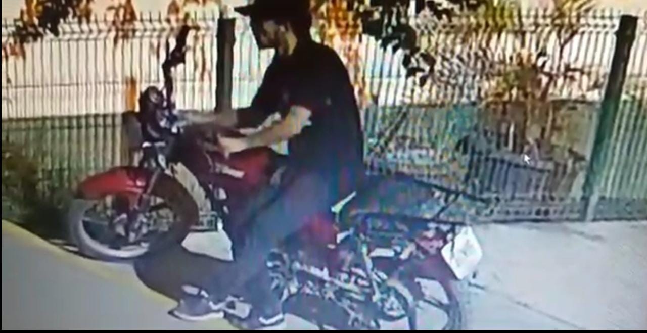 Lo dan de alta de la clínica del IMSS en Villa Unión y para irse, le roba motocicleta a un enfermero