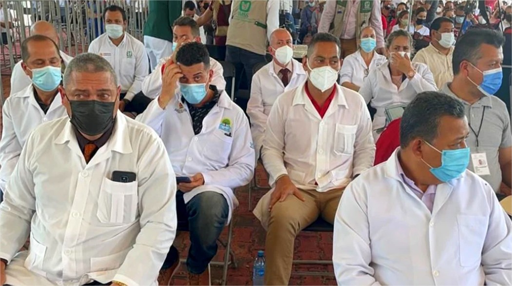 Ya están en México los primeros especialistas médicos cubanos para cubrir plazas de IMSS-Bienestar