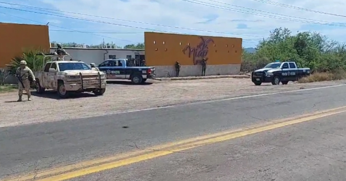 Dos parejas escuchaban música con el carro prendido en un motel y mueren intoxicados; hallan a 4 jóvenes sin vida
