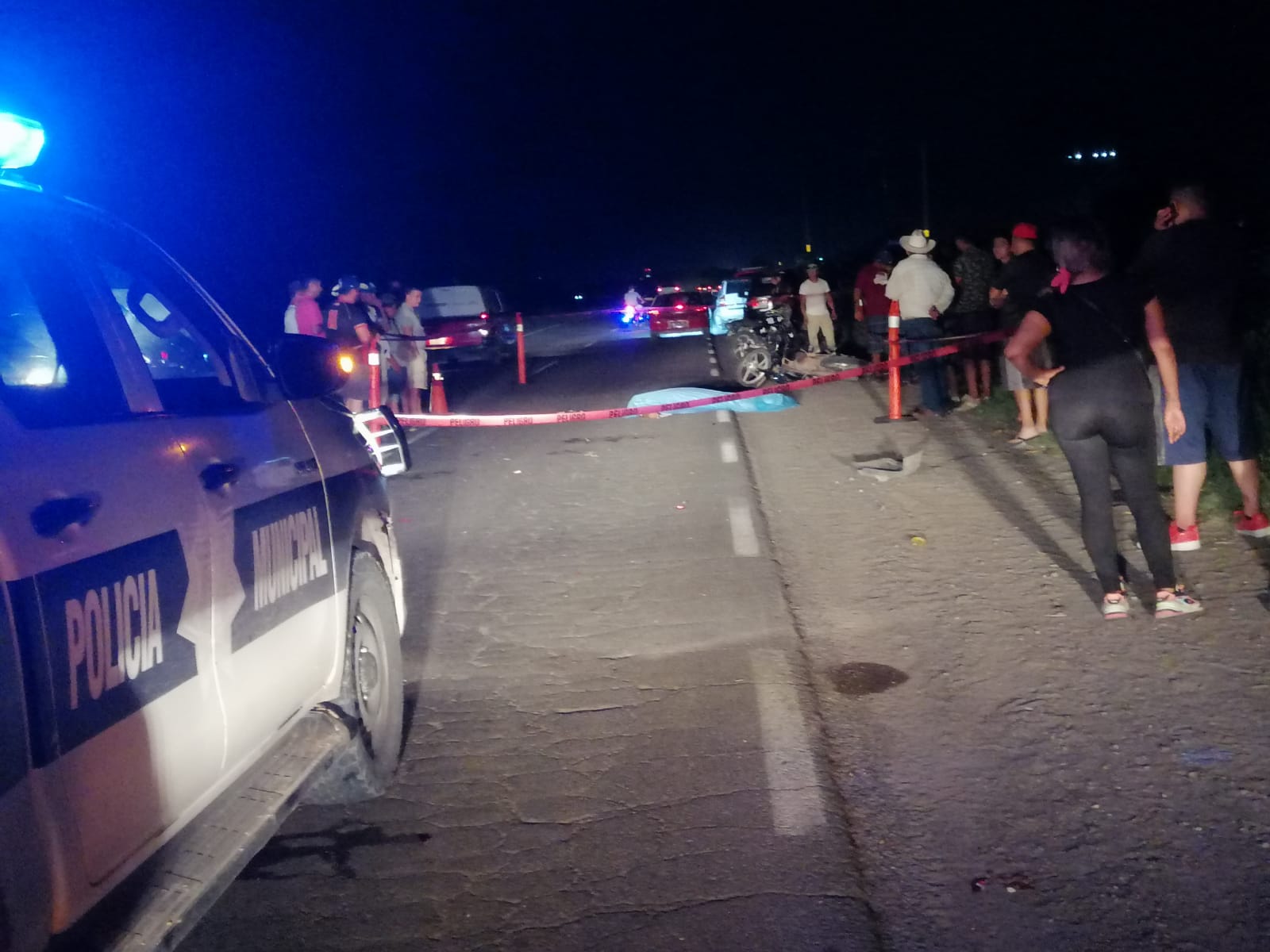 Muere motociclista y su hijo resulta gravemente herido al ser arrollados sobre la Mochis-El Fuerte