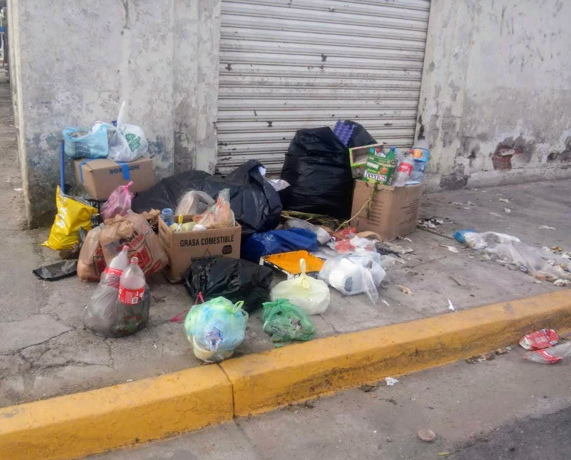 Se recrudece la crisis de la basura en Juan José Ríos, camiones tardan 20 días en pasar a recogerla