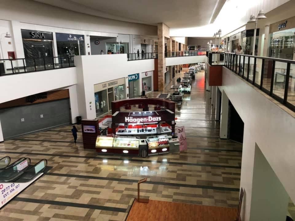 Viruela del mono| En 5 plazas comerciales ya prohíben medirse la ropa; el lunes inician operativos