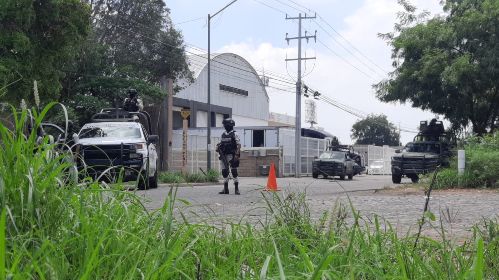 ¡Ya entraron! ‘Revienta’ la FGR narcobodega en Las Palmas de Culiacán