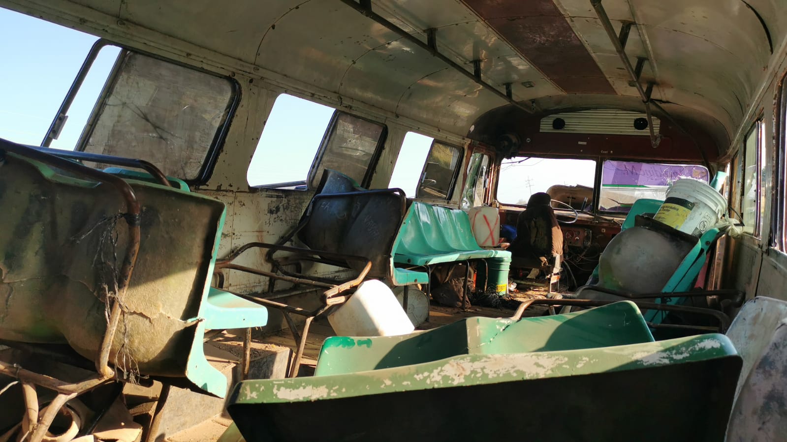 “Escuché un estallido, después el camión se quedó sin control y chocamos”: pasajeros; les tronó la llanta, dice el chofer