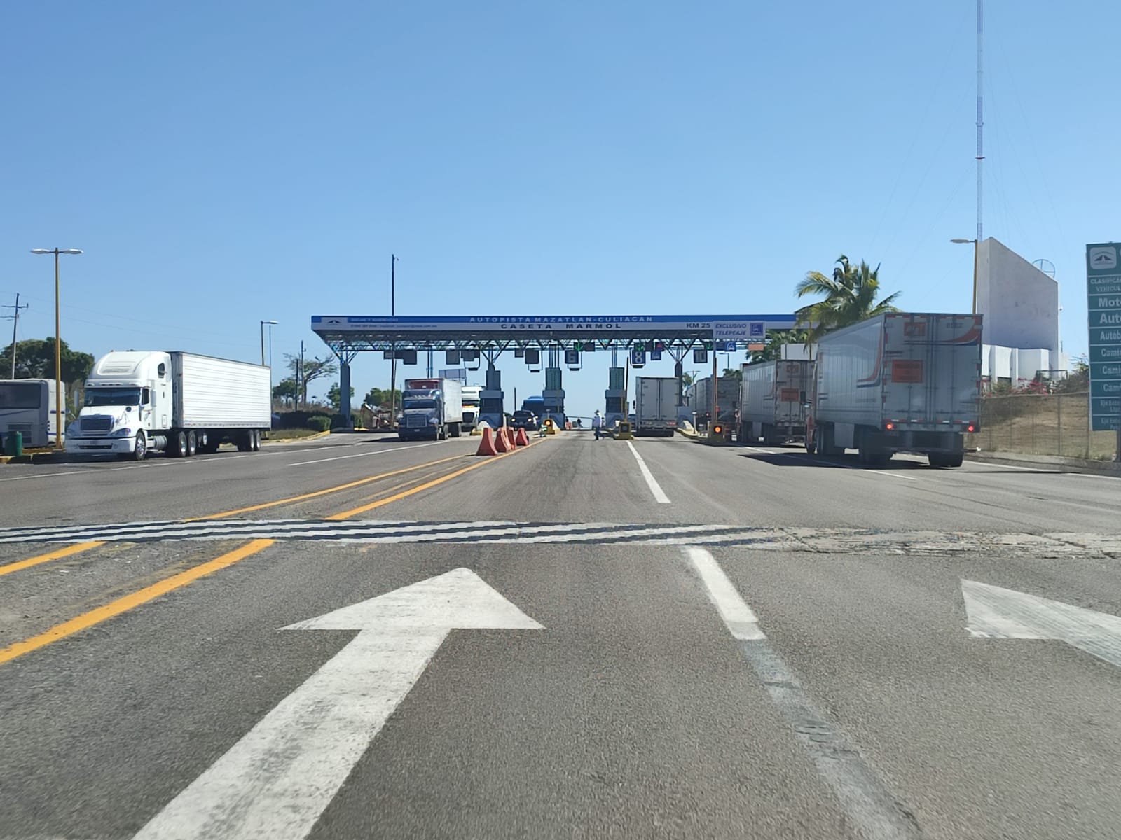 ¡De nuevo cierran caseta de Mármol! por espejo de agua en kilómetro 59 se limita el paso vehicular