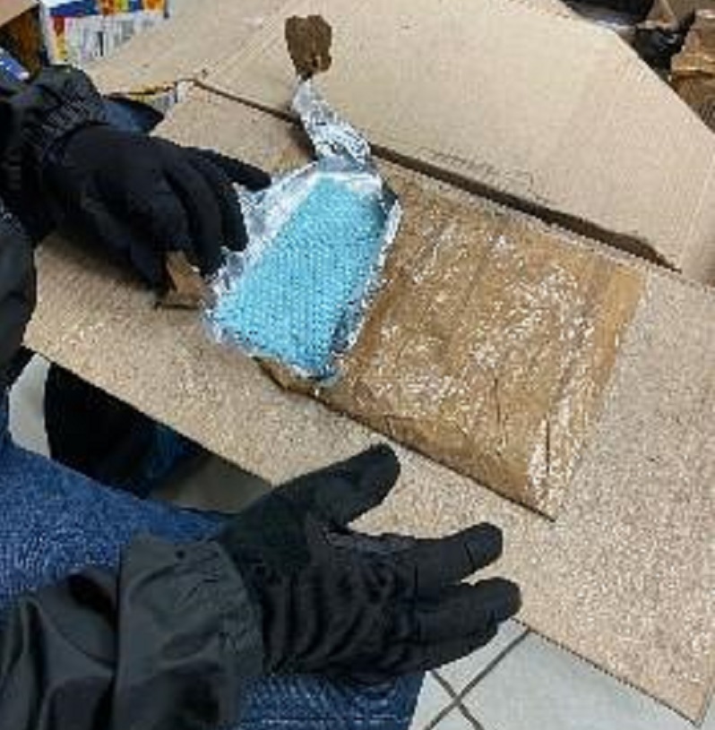 Decomisan casi 14 mil pastillas de fentanilo en paquetería de Culiacán