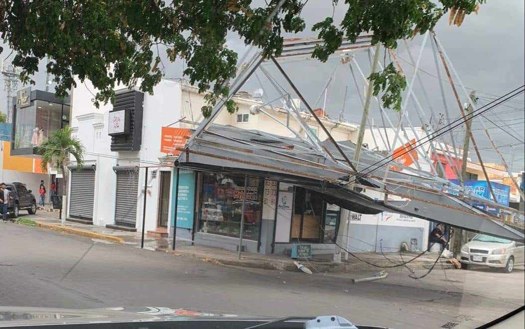 Cae espectacular sobre comercio en Culiacán