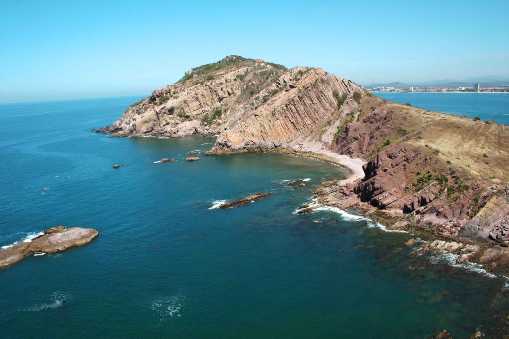 De redes sociales a la realidad | Biólogo Marino exhibe contaminación en Área Natural Protegida de Mazatlán
