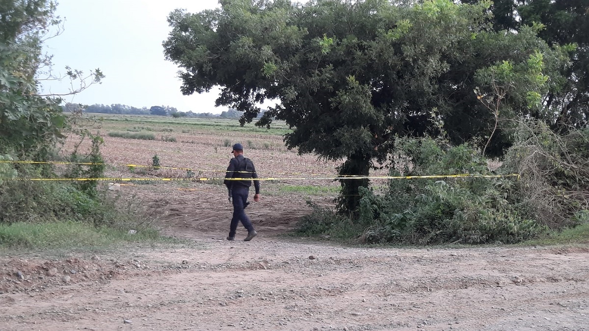 Localizan a hombre asesinado a balazos en camino de terracería cerca de Buen Retiro, en Guasave