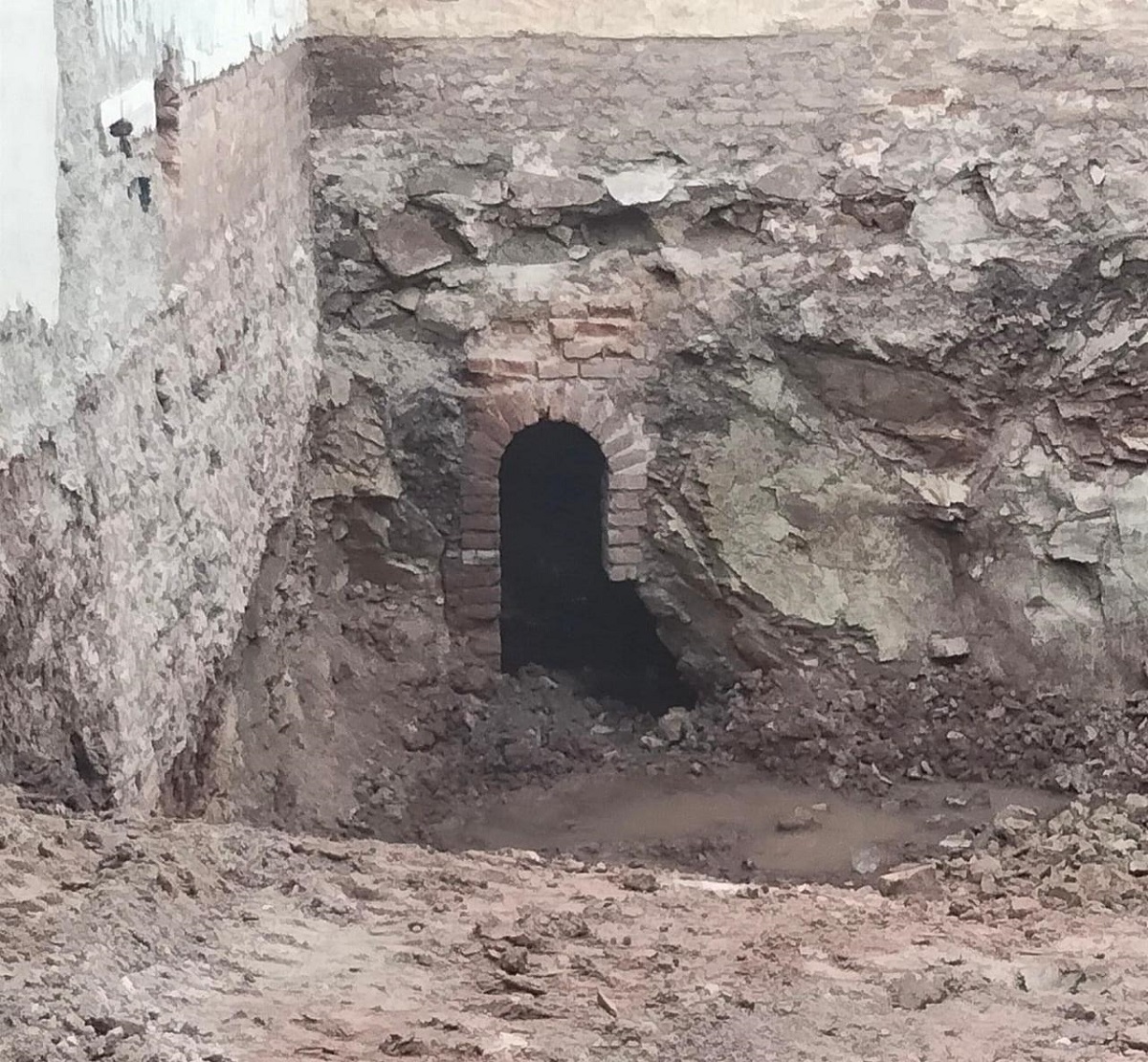 INAH confirma existencia de túneles antiguos en Culiacán