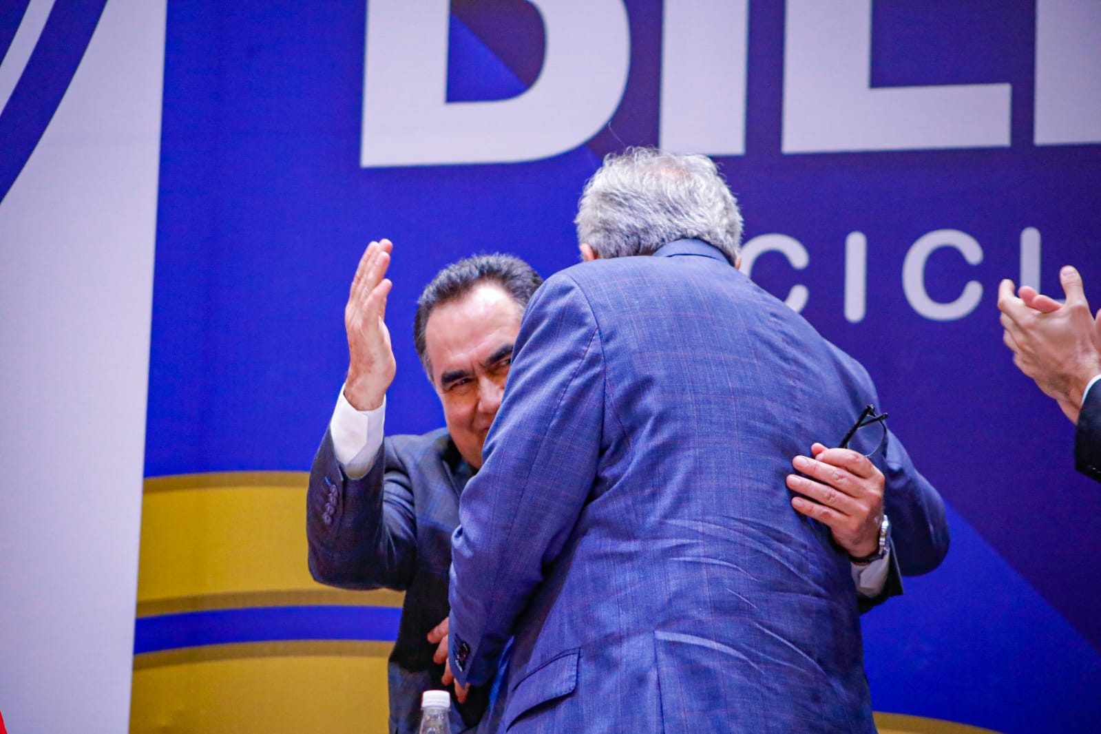Un fuerte abrazo, el encuentro de Rocha y el rector de la UAS