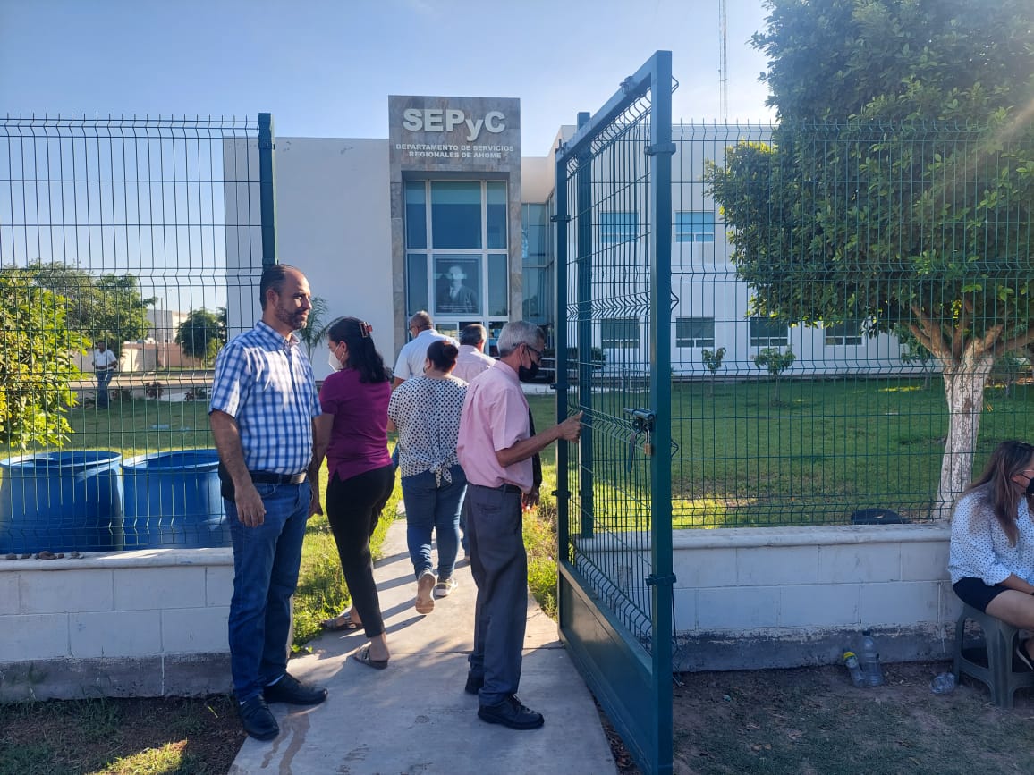 <strong>¡Dejan sin salario a los teachers! Gobierno federal recortó 5.5 mdp al PRONI</strong>