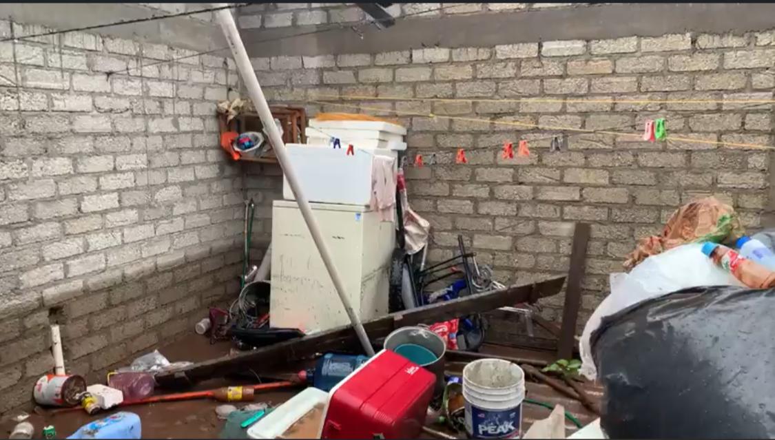 Familias todavía no terminan de sacar el agua y lodo de sus viviendas, y llueve de nuevo Culiacán