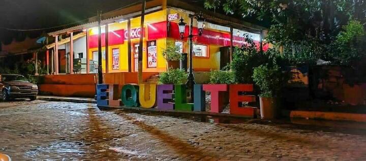 Instalan Oxxo en El Quelite, pero obligarán a corregir colores comerciales, asegura Sedectur