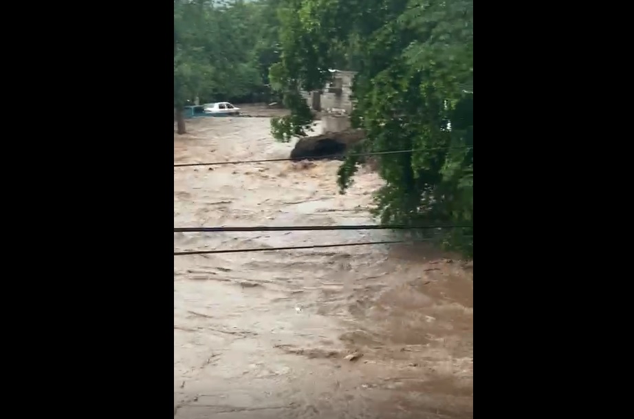 Reporta Protección Civil a dos personas desaparecidas en Mojolo tras las lluvias en Culiacán