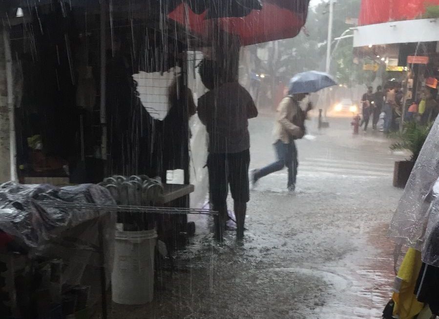 Pérdidas de hasta 2 mdp reportan comerciantes del centro de Culiacán tras lluvias