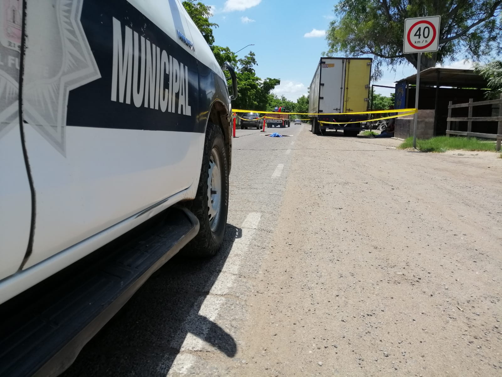 Mujer cae de motocicleta y pierde la vida en la carretera estatal Los Mochis-El Fuerte