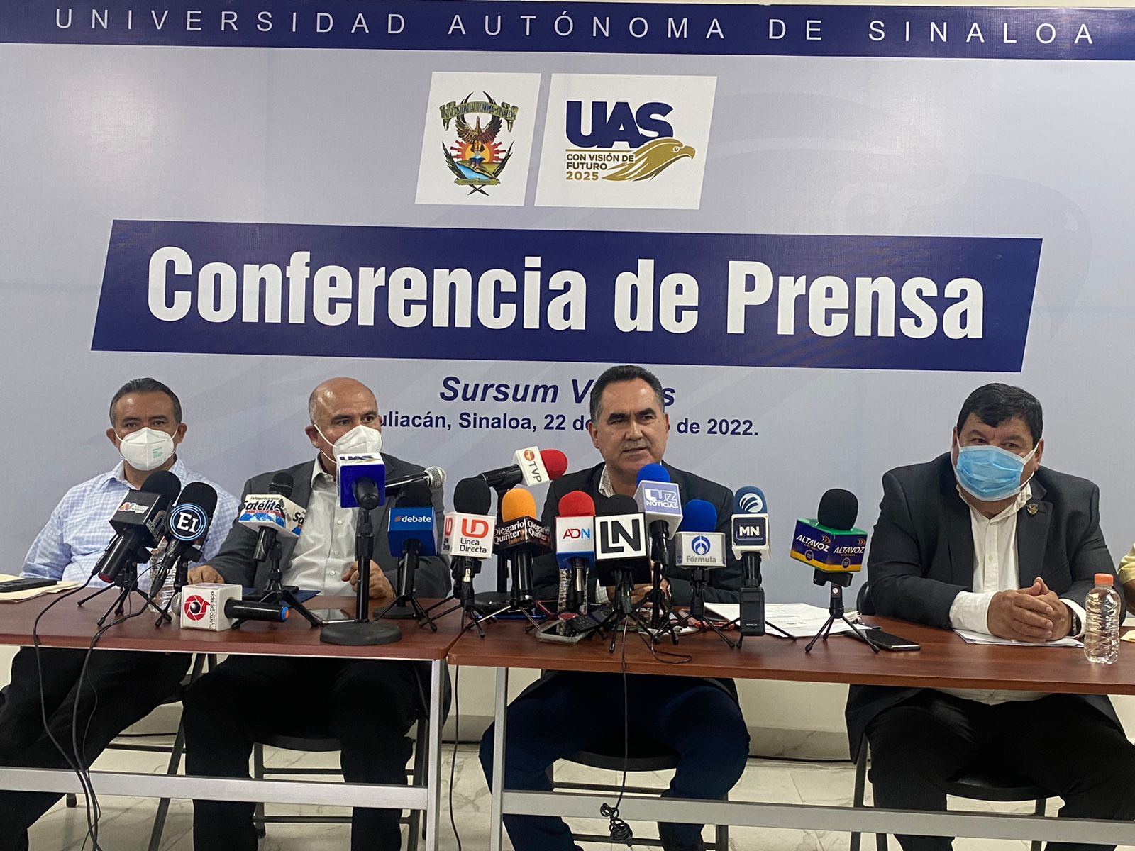 “Yo gano 54 mil pesos a la quincena, ¿es alto? sí, pero yo no me lo puse”: Rector