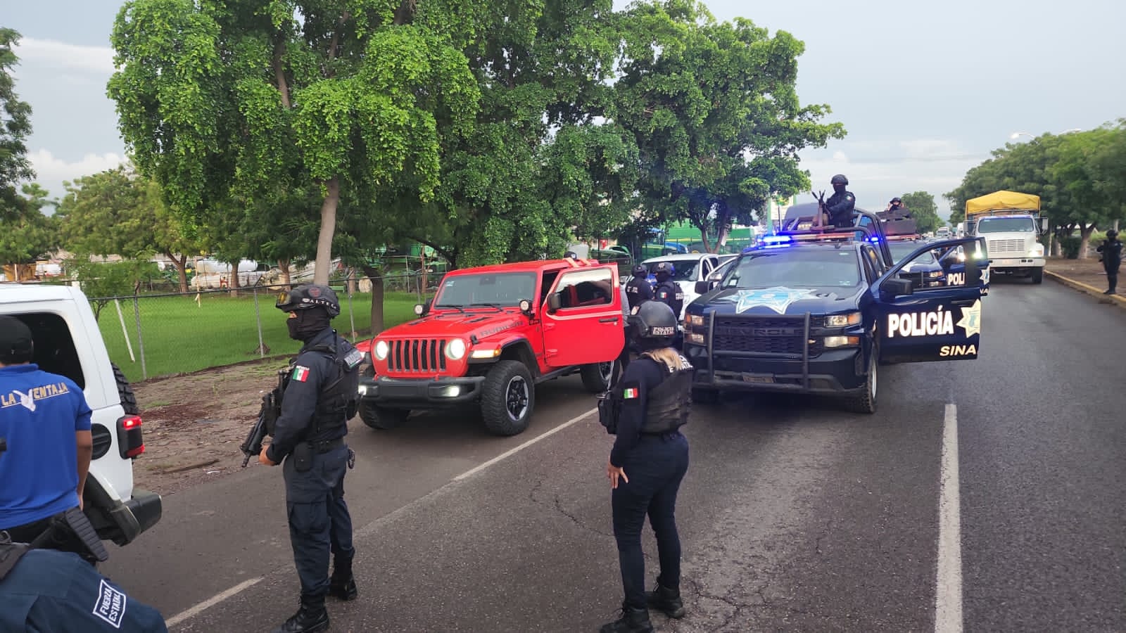 ‘Lo que hicieron fue faltar a la ley’: Rocha tras detención de grupo musical grabando narcocorrido