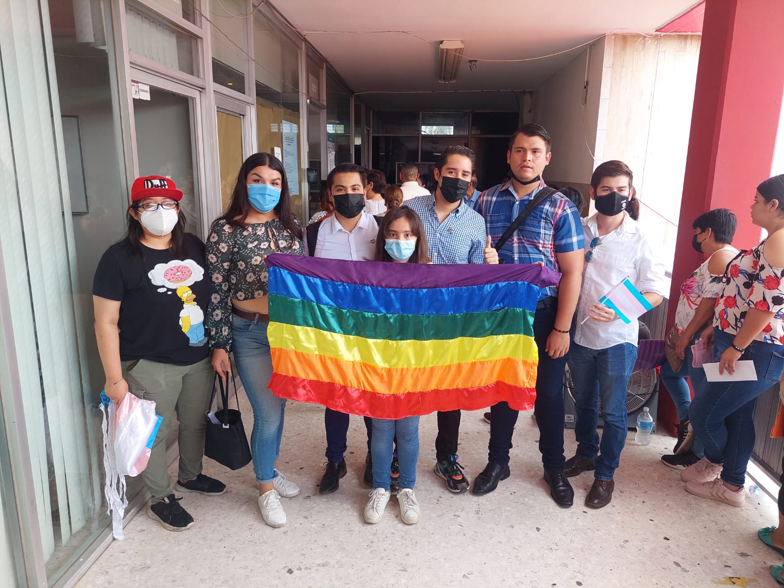 Se manifiestan transgéneros en Oficialía del Registro Civil, exigen poder cambiarse de nombre y género