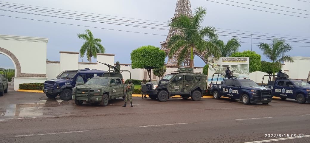 Sitia el Ejército y la Policía Estatal Preventiva motel a la salida norte de Culiacán