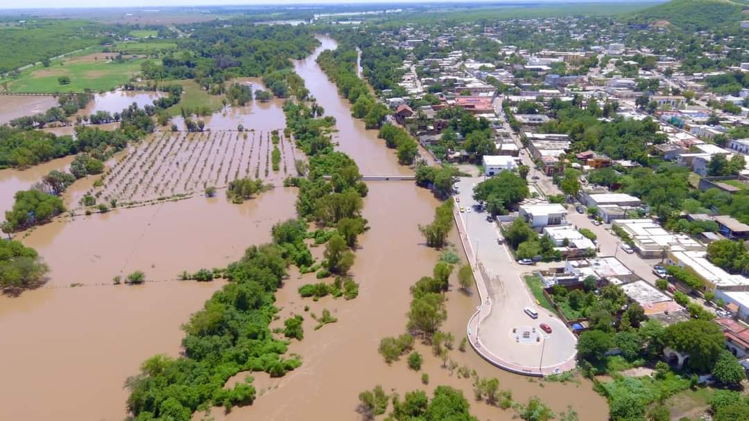 ‘Si el río estuviera desazolvado no se hubiera salido’; busca alcalde de Sinaloa, limpieza y dragado 