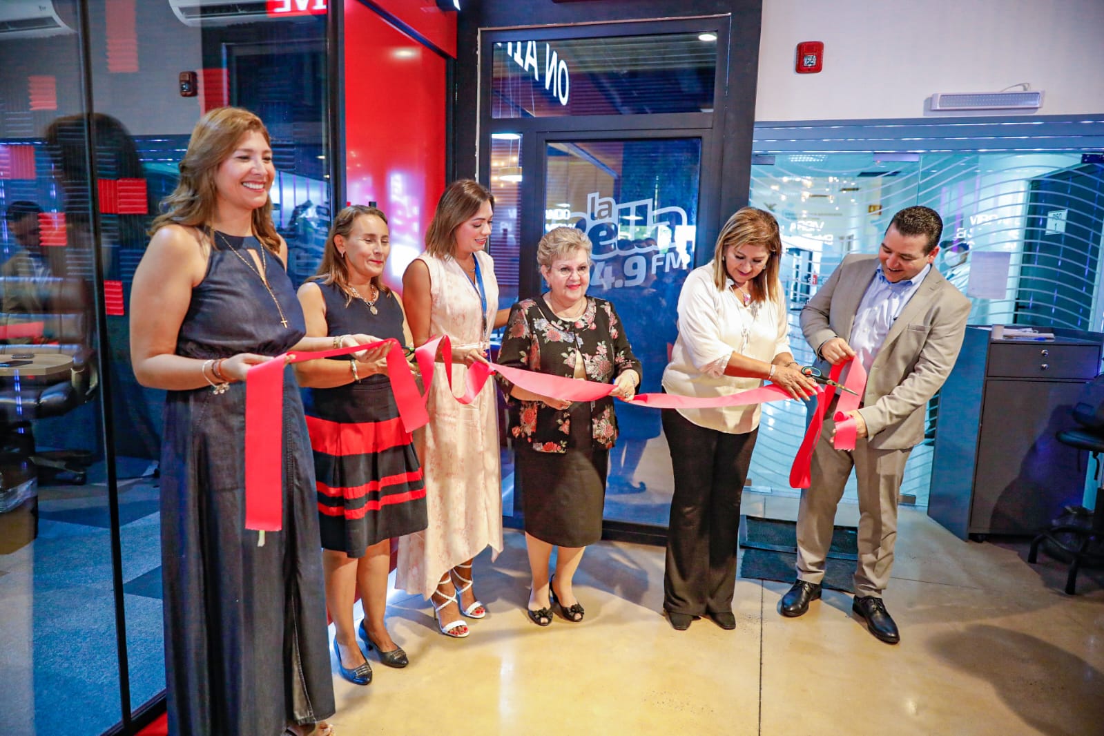 Nace ´La Bella´ FM, la primera estación para mujeres en Sinaloa