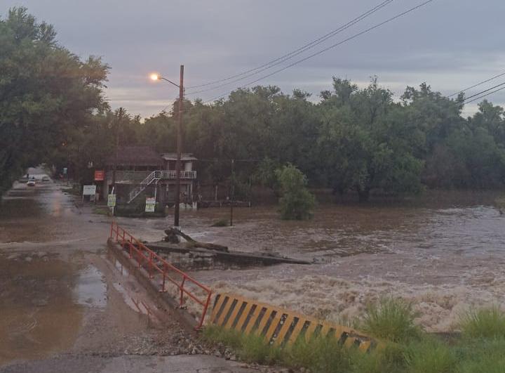 Monitorea Protección Civil la derivadora en Sinaloa de Leyva; analiza cerrar el paso