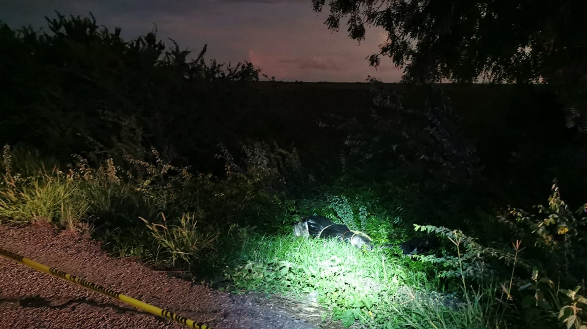 Encuentran cadáver embolsado y emplayado en Quilá, al sur de Culiacán