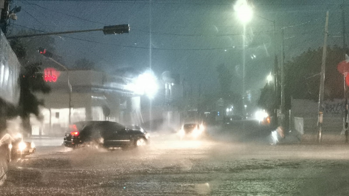 ¡Con todo! Cae fuerte aguacero en Culiacán
