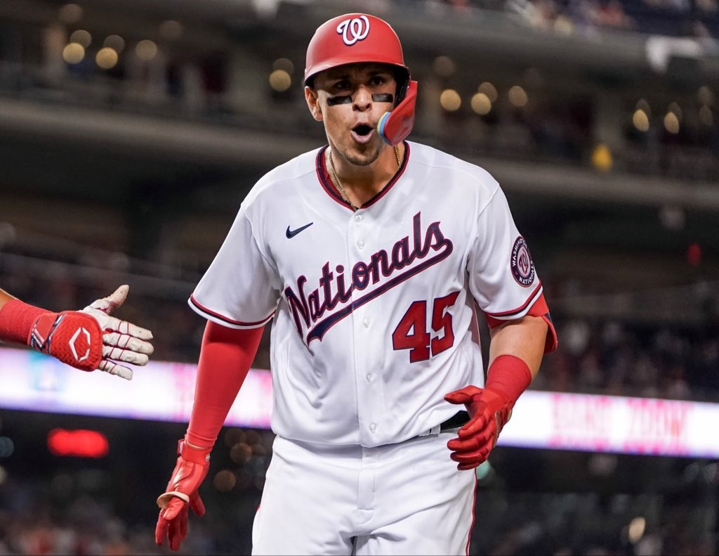 Joey Meneses lo vuelve a hacer, llega a 5 jonrones