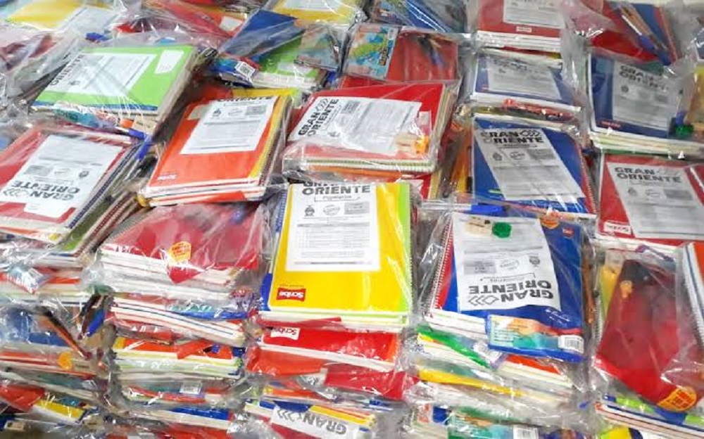 Listos comerciantes para el canje de útiles y uniformes escolares, este lunes inicia