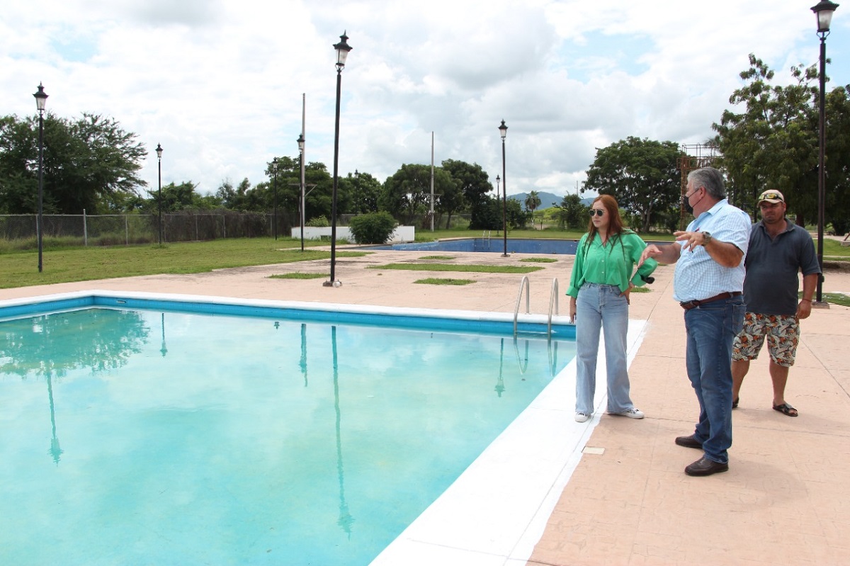 Niña cae a alberca en Imala, en Culiacán y es rescatada por los turistas