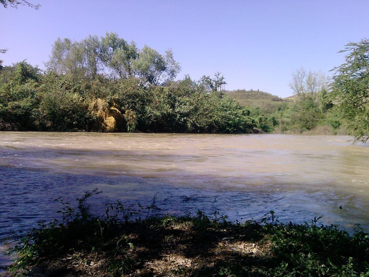 ¡Alerta! Piden no consumir agua desde Sanalona a Los Mayos tras derrame de jales en Tamazula