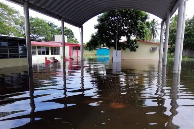 SEPyC reporta 39 escuelas sin clases por inundaciones en Ahome