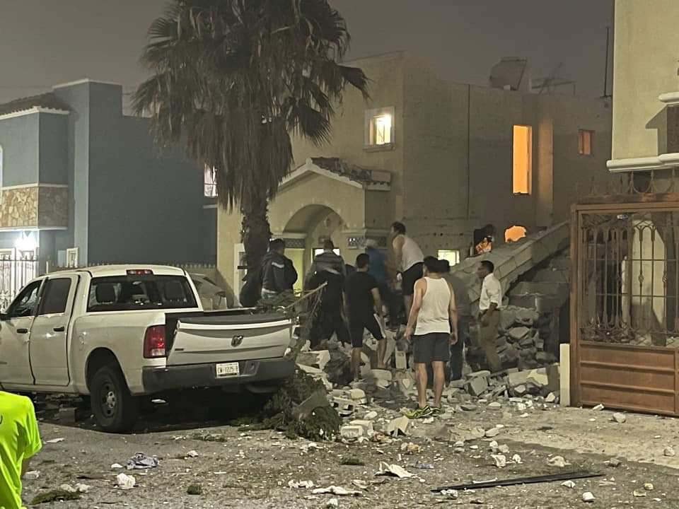 Video: Explota casa de escoltas de la FGE en Saltillo, con saldo de un muerto; buscan más personas bajo los escombros