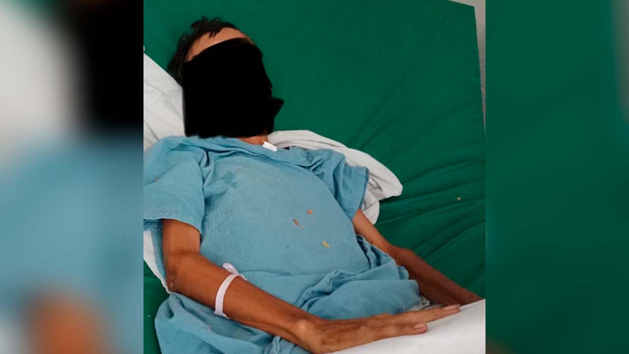 Familiares y autoridades abandonan a don Javier en el Hospital General Guasave