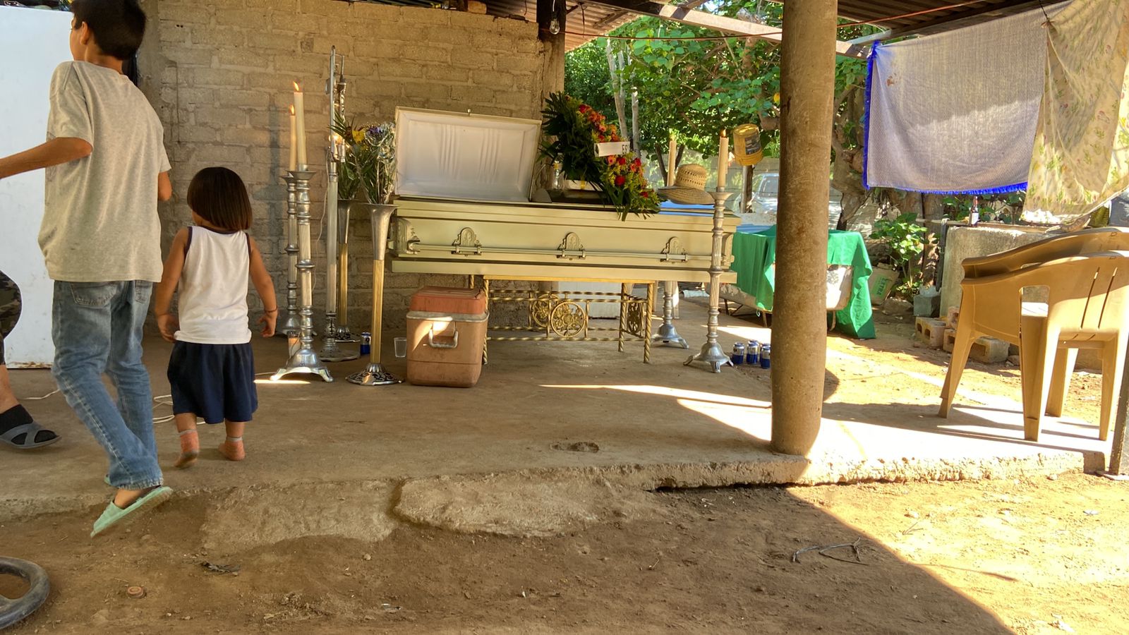 Julián fue un héroe sin capa, salvó a tres niñas de morir ahogadas, pero dejó a su familia y a un pueblo en luto