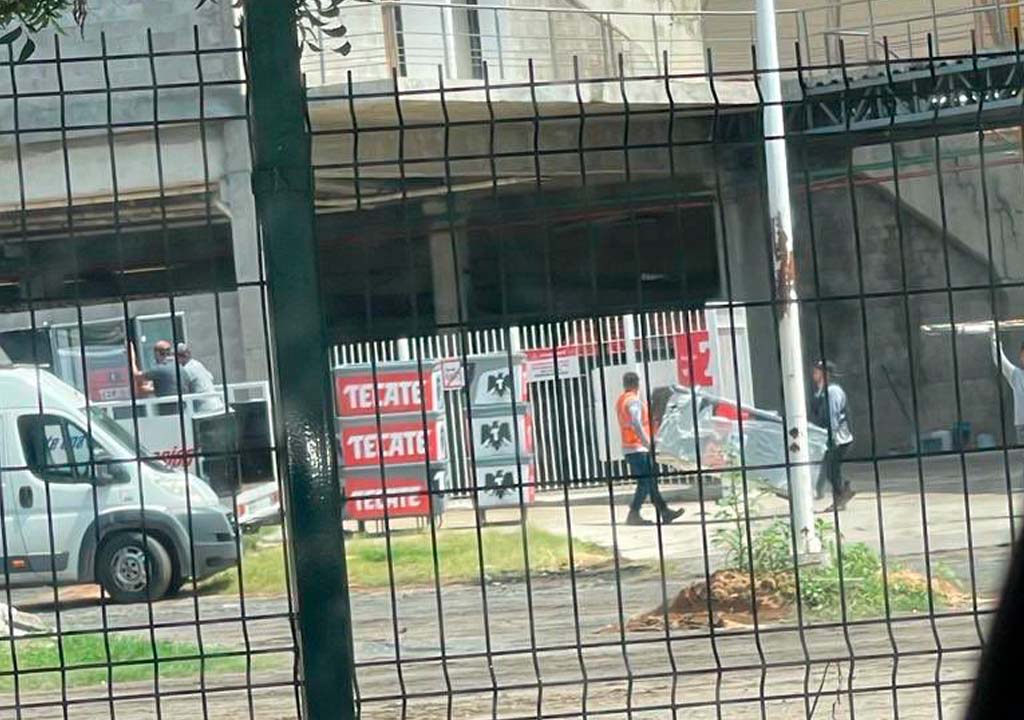 ¿De amarilla a la roja? Mazatlecos critican nuevo patrocinio cervecero en el Teodoro Mariscal