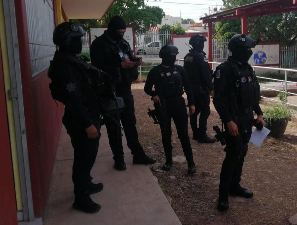 Reporte de alumno armado en la ETI #72 de Culiacán provoca fuerte movilización policiaca