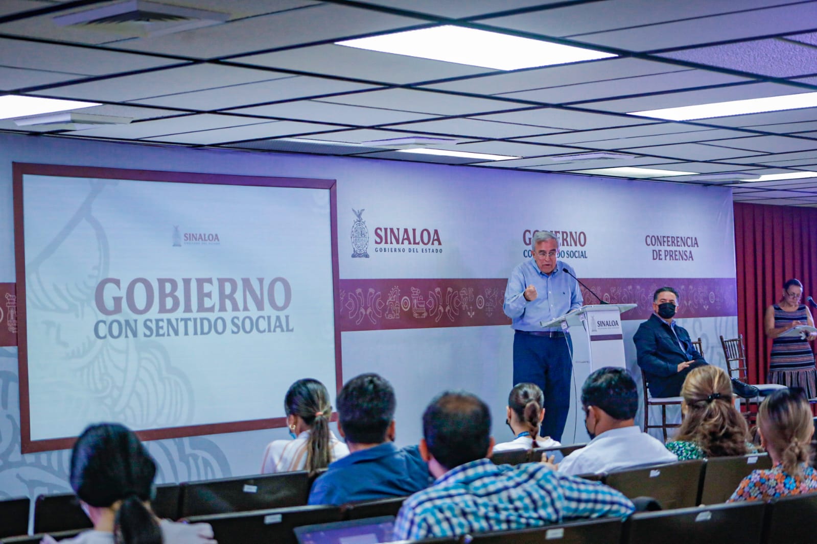 “Mis funcionarios no informan”; pide Rocha se coloquen mantas en escuelas que van a ser reparadas en Sinaloa