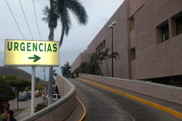 Hombre ingresa al seguro social en Los Mochis tras recibir descarga eléctrica