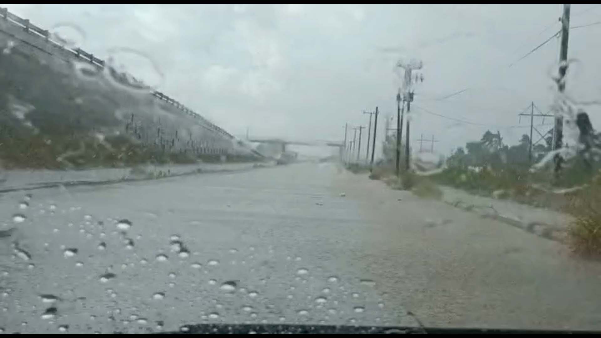 “Increíble granizada nos cayó”, narran sorprendidos automovilistas de la zona rural de Ahome