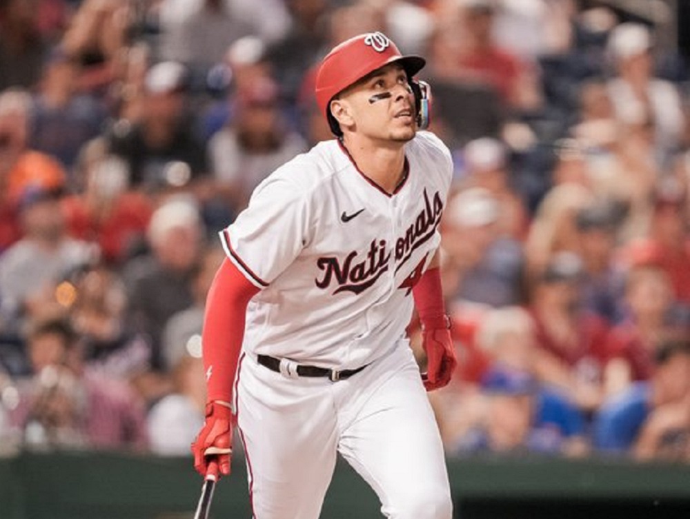 ¡Y sigue bateando! Joey Meneses se fue de 4-4