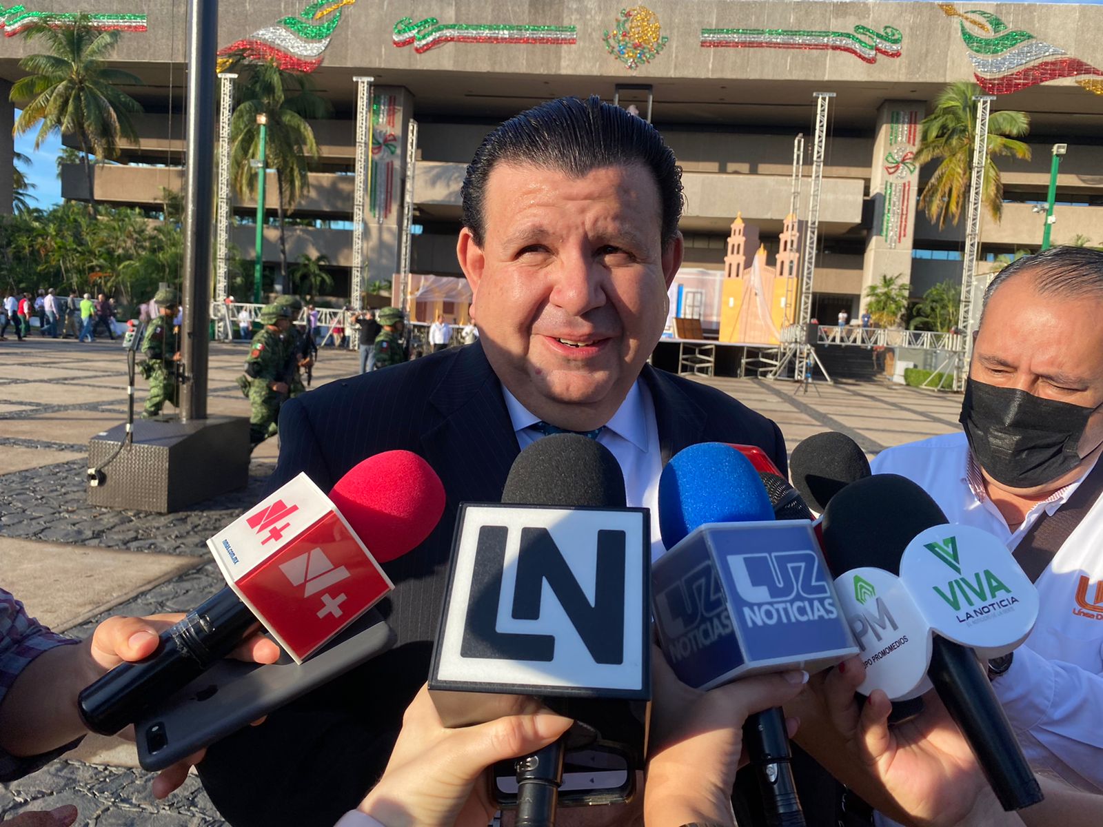 ¡No le quedó el saco!, dice secretario tras regaño de Rocha a funcionarios que no trabajan sábado y domingo