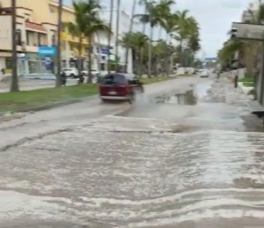 (VIDEO) Se sale el mar en Mazatlán y Elota, ante influencia del huracán ‘Kay’