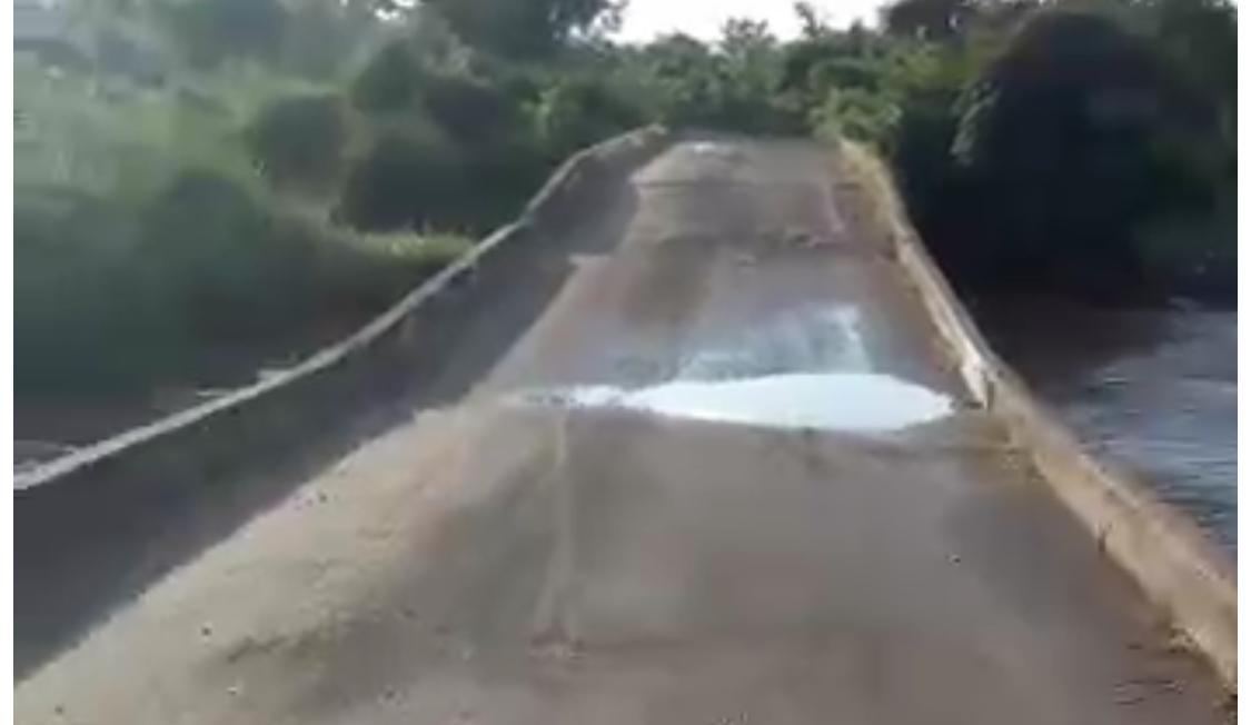 (VIDEO) Se parte puente que comunica a Mojolo, por la salida a la Loma de Rodriguera en Culiacán
