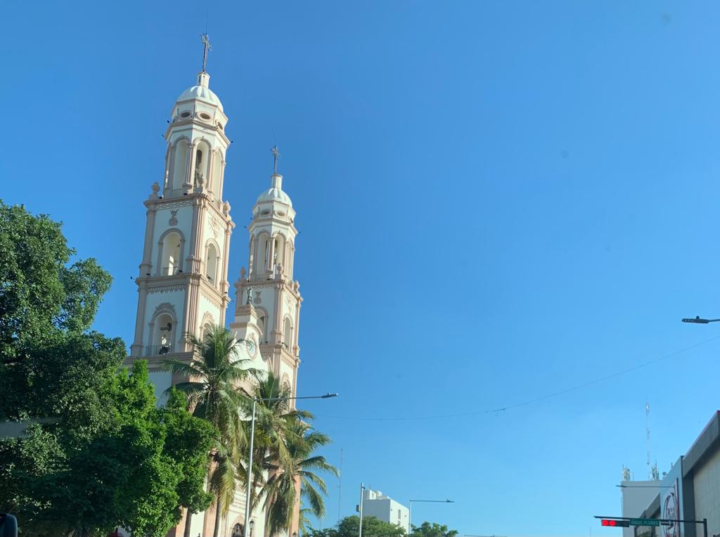 Cielo despejado catedral de Culiacan