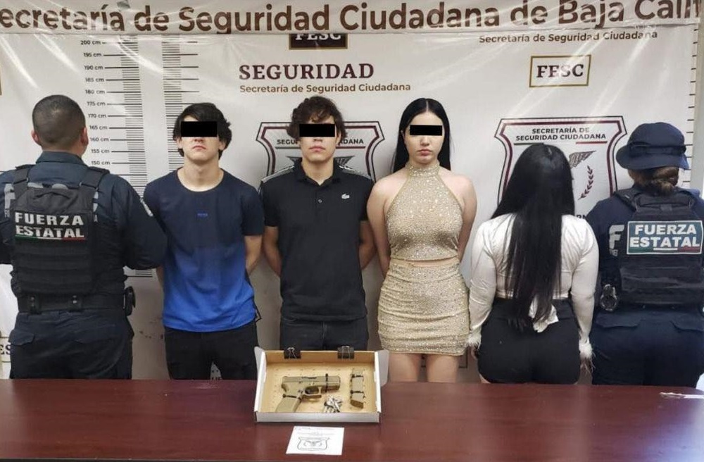 Por exceso de velocidad, detienen a jóvenes junto a la influencer Sherlyn en BC, y les encuentran una Glock 19 mm