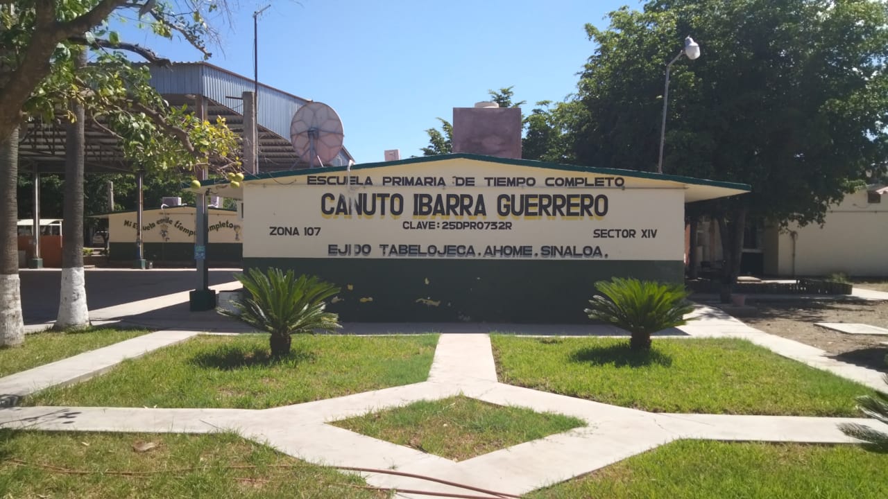 En Tabelojeca, niños regresan a clases en línea; maestros cierran escuela por irregularidades financieras
